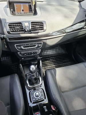 Renault Megane Bose 1.5 dCi  - imagine 8