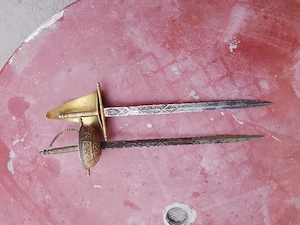 v.ind 2 spade in miniatură, au circa30cm