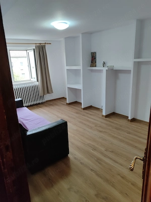 Proprietar închiriez apartament 3 camere 