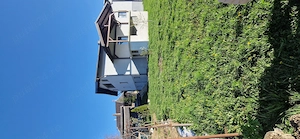 Se vinde casă la gata pe exterior. 