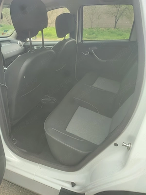 Vând Dacia Duster 4x4 diesel euro 6  - imagine 4
