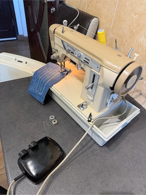 Masina de cusut Privileg model metalic Germania - imagine 2