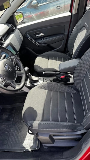 Dacia Duster Prestige 1.5 Diesel 115 CP 4x4 - imagine 4