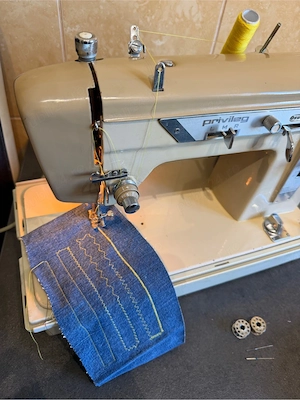 Masina de cusut Privileg model metalic Germania - imagine 3