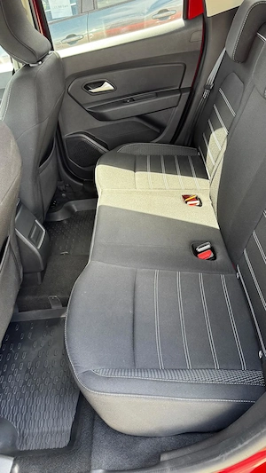 Dacia Duster Prestige 1.5 Diesel 115 CP 4x4 - imagine 8
