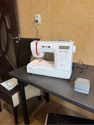 Mașină de cusut computerizată Veritas 9000A5 (ca noua)
