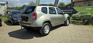 Dacia Duster 4x4 an 2011 motor 1500 cm3 diesel 198000 km carte service  - imagine 4