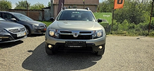 Dacia Duster 4x4 an 2011 motor 1500 cm3 diesel 198000 km carte service  - imagine 3