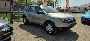Dacia Duster 4x4 an 2011 motor 1500 cm3 diesel 198000 km carte service  - imagine 2