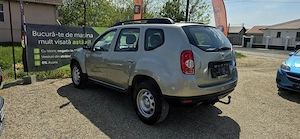 Dacia Duster 4x4 an 2011 motor 1500 cm3 diesel 198000 km carte service  - imagine 5