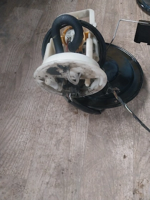 Vand pompa benzina bmw e46 benzina 1.8