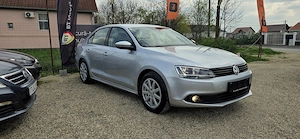 Vw Jetta an 2012 motor 1600 cm3 diesel 105 c,p euro 5 Navi clima Garantie  - imagine 2