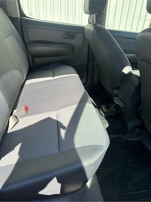 Vând Toyota Hilux 2.5 pickup 4x4 2012 km reali 70000 mille 2x Chei  - imagine 4