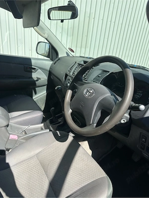Vând Toyota Hilux 2.5 pickup 4x4 2012 km reali 70000 mille 2x Chei  - imagine 3