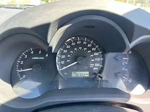 Vând Toyota Hilux 2.5 pickup 4x4 2012 km reali 70000 mille 2x Chei  - imagine 5