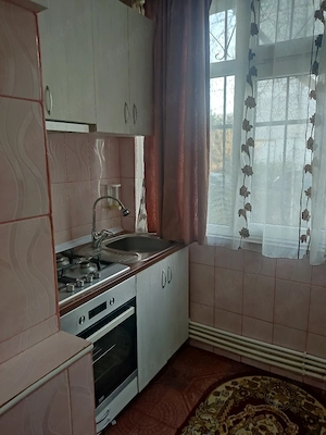 Vand Ap cu doua camere situat la parterul blocului C4 Micro 39C Galați  - imagine 4