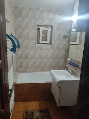 Vand Ap cu doua camere situat la parterul blocului C4 Micro 39C Galați 