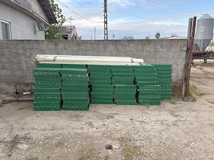 Vând 300 bucăți plăci grilaj din plastic + inaltatoarele, pt zona fatare purcei