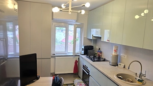 Vand apartament 2 camere decomandat in Deva, Bld. I. Maniu, etaj 3 bloc de 7 etaje, mobilat