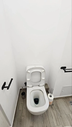 Amenajat nou, lângă Spitalul Județean.  - imagine 3