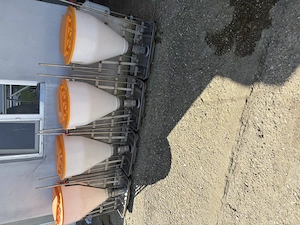 Vând hrănitori automate pentru îngrășarea porcilor