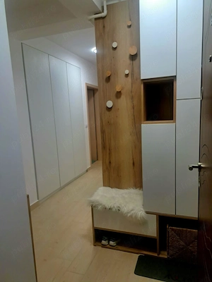 Apartament de 3 camere zona TRACTORUL