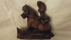 Figurine resin maro vintage imitatie bronz Anglia caine si copil calare