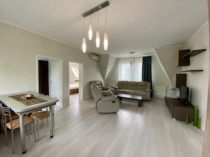 Apartament in vila pe 2 etaje, 174 mp utili, 5 camere, 2 bucatarii, 2 bai, terasa, parcare in curte. - imagine 8