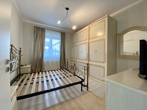 Apartament in vila pe 2 etaje, 174 mp utili, 5 camere, 2 bucatarii, 2 bai, terasa, parcare in curte. - imagine 3