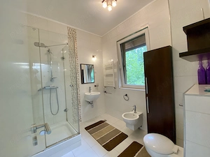 Apartament in vila pe 2 etaje, 174 mp utili, 5 camere, 2 bucatarii, 2 bai, terasa, parcare in curte. - imagine 5