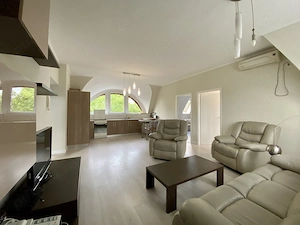 Apartament in vila pe 2 etaje, 174 mp utili, 5 camere, 2 bucatarii, 2 bai, terasa, parcare in curte. - imagine 7