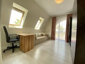 Apartament in vila pe 2 etaje, 174 mp utili, 5 camere, 2 bucatarii, 2 bai, terasa, parcare in curte. - imagine 10