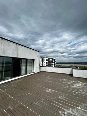 Penthouse Exclusiv cu Terasă Panoramică și Vedere la Lac  - imagine 4