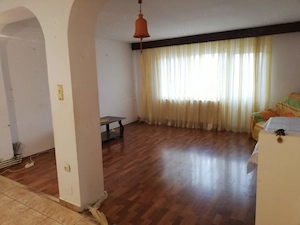 Vand apartament 3 camere cu spatiu generos - imagine 2