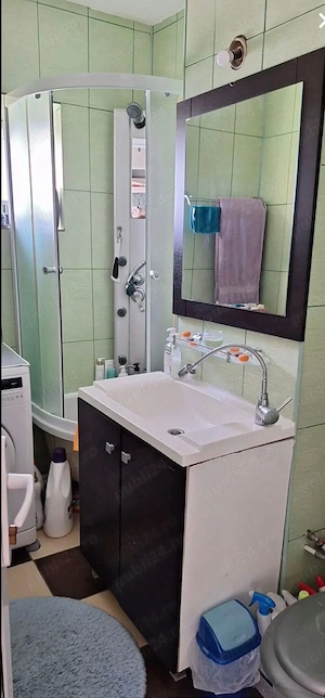 vand apartament cu 3 dormitoare baie si bucatarie 