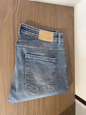 Blugi Bershka, marimea 42, conditie excelenta