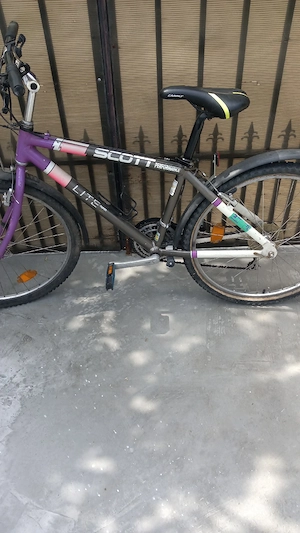 vând bicicleta roti 26 este stare foarte buna funcționare 