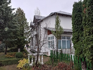 Casă de vânzare în Pucioasa (Comuna Moțăieni, la 900 m de Pucioasa) - imagine 12