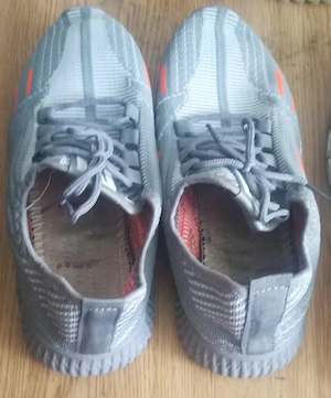 Vând adidași noi mărimea 40