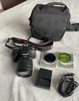 Canon EOS 77D + Obiectiv 18-135mm Nano USM + 2 filtre Hoya + accesorii