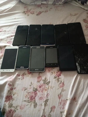 vând telefoane pentru piese are display-ul bun 