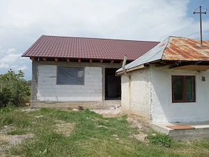 Casa la rosu+ batraneasca renovata!