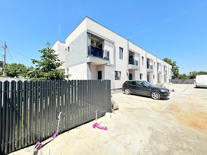 Casă   3 camere, 2 băi 2 dresinguri ,1 balcon curte proprie 35 mp, 2 locuri de parcare