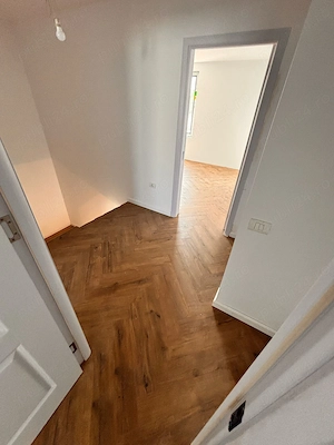 Casă 108 mp utili 3 cam, 2 băi 2 dresinguri ,1 balcon curte proprie 35 mp, 2 locuri de parcare - imagine 5
