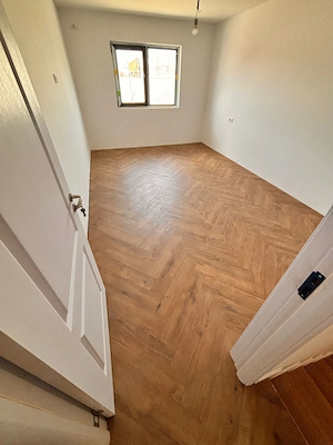 Casă 108 mp utili 3 cam, 2 băi 2 dresinguri ,1 balcon curte proprie 35 mp, 2 locuri de parcare - imagine 8