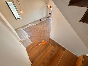 Casă 108 mp utili 3 cam, 2 băi 2 dresinguri ,1 balcon curte proprie 35 mp, 2 locuri de parcare - imagine 3