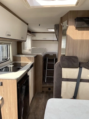 Autorulota Carado V337, 2 locuri, manuala, 2023, 3500 km - imagine 3