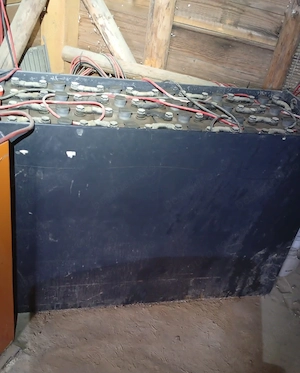 Vand baterie de tractiune cu 24 elementi , 1500 amperi la 24V