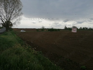 Vând teren extravilan, doua întrări 