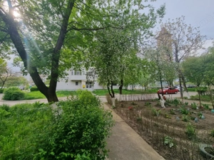 Podul cu Lanțuri- Zona Nord- 2 camere decomandate- etaj intermediar 